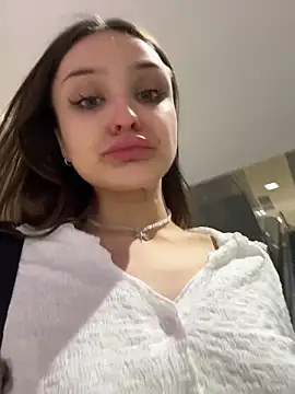 Snapshot of ErikaMuse chatting on November 2025 09:20:01 AM ErikaMuse online show from November 2025 09:20:01 AM