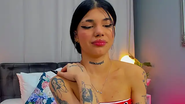 Snapshot of YasminWild chatting on November 2025 04:47:01 AM YasminWild online show from November 2025 04:47:01 AM