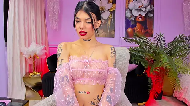 Snapshot of YasminWild chatting on December 2025 04:17:02 AM YasminWild online show from December 2025 04:17:02 AM