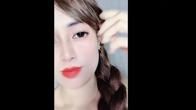 MiAnna-Lovee online show from December 2025 04:17:01 AM