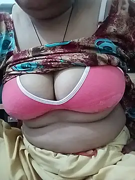Snapshot of Menka_cut34 chatting on June 2026 12:22:01 PM Menka cut34 online show from June 2026 12:22:01 PM