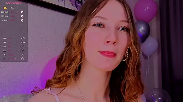 Snapshot of Alisavine chatting on April 2026 06:09:01 PM Alisavine online show from April 2026 06:09:01 PM