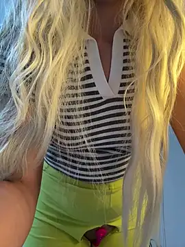 Snapshot of Manolya3434 chatting on December 2025 05:51:02 PM Manolya3434 online show from December 2025 05:51:02 PM