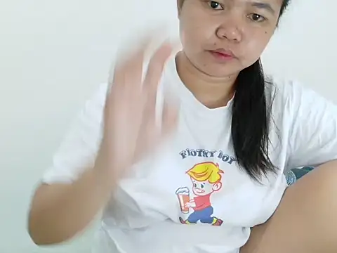 Snapshot of Sweetbigtits_69 chatting on November 2025 05:14:02 PM Sweetbigtits 69 online show from November 2025 05:14:02 PM