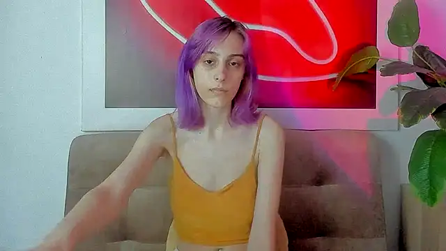 MiilaGlow online show from May 2026 01:28:02 PM