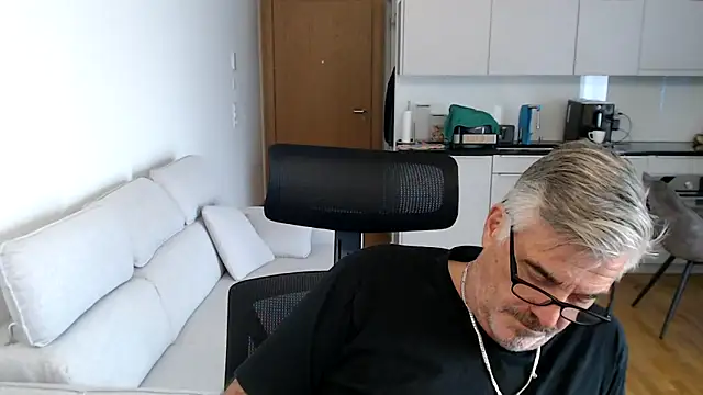 Snapshot of Buidapest chatting on November 2025 10:59:01 AM Buidapest online show from November 2025 10:59:01 AM