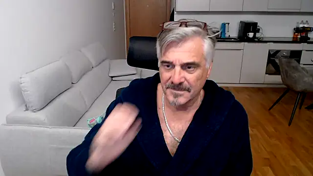 Snapshot of Buidapest chatting on November 2025 04:11:01 AM Buidapest online show from November 2025 04:11:01 AM