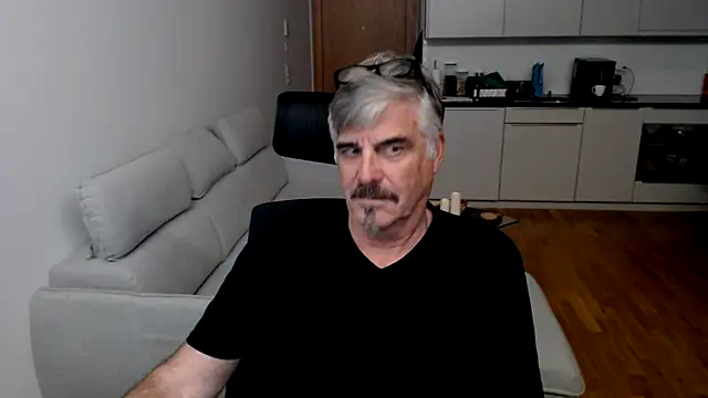 Snapshot of Buidapest chatting on December 2025 09:53:01 PM Buidapest online show from December 2025 09:53:01 PM