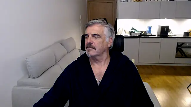 Snapshot of Buidapest chatting on December 2025 01:26:01 PM Buidapest online show from December 2025 01:26:01 PM