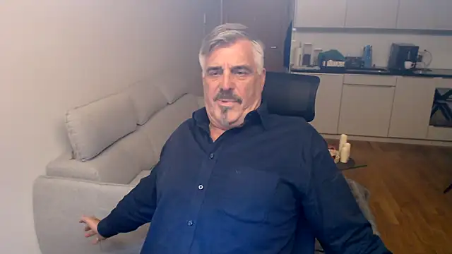 Snapshot of Buidapest chatting on December 2025 10:38:01 PM Buidapest online show from December 2025 10:38:01 PM