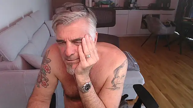 Buidapest online show from April 2026 04:52:01 PM