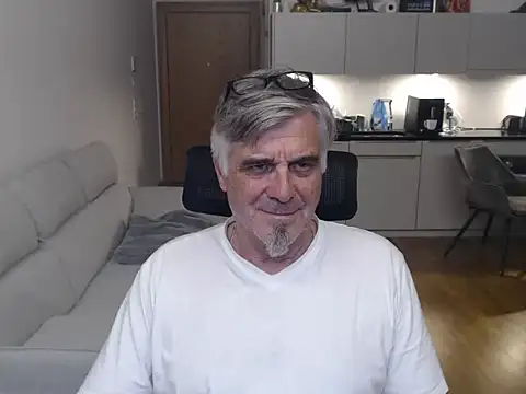 Buidapest online show from April 2026 01:55:02 AM