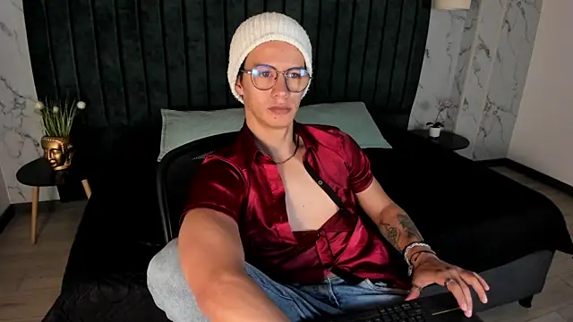 Snapshot of Brandon_starkk chatting on November 2025 11:55:02 AM Brandon starkk online show from November 2025 11:55:02 AM