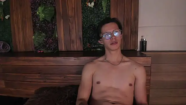 Snapshot of Brandon_starkk chatting on December 2025 12:32:02 PM Brandon starkk online show from December 2025 12:32:02 PM