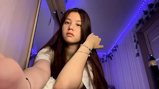 Snapshot of CutieSlim chatting on November 2025 07:35:02 AM CutieSlim online show from November 2025 07:35:02 AM