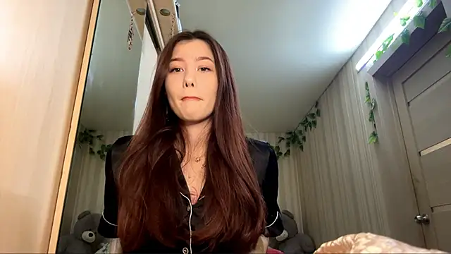 Snapshot of CutieSlim chatting on December 2025 10:02:01 AM CutieSlim online show from December 2025 10:02:01 AM