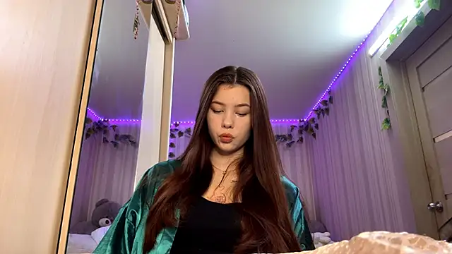 Snapshot of CutieSlim chatting on December 2025 10:02:01 AM CutieSlim online show from December 2025 10:02:01 AM