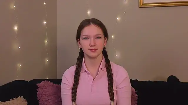 Snapshot of MelvinaEbner chatting on December 2025 07:57:02 AM MelvinaEbner online show from December 2025 07:57:02 AM