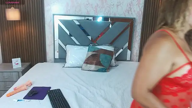 Snapshot of Lorna_queen chatting on November 2025 11:32:02 AM Lorna queen online show from November 2025 11:32:02 AM