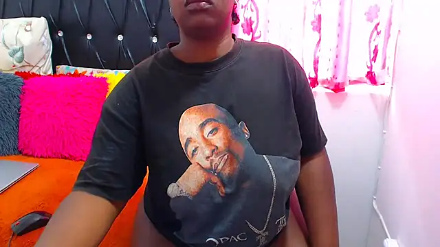 Snapshot of melanin_lizzy chatting on January 2026 06:18:02 AM melanin lizzy online show from January 2026 06:18:02 AM