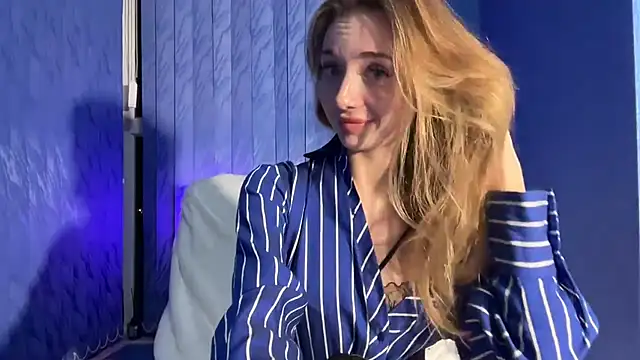 Snapshot of Jolienne chatting on November 2025 06:08:01 PM Jolienne online show from November 2025 06:08:01 PM