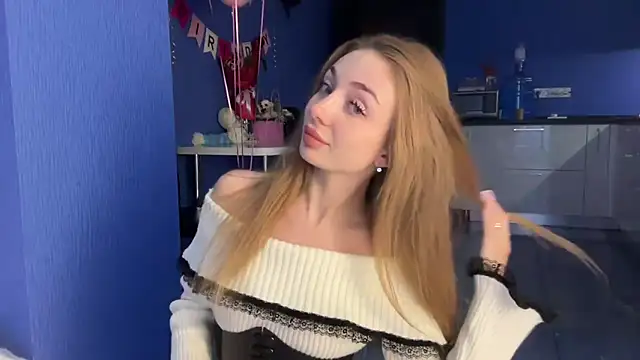 Snapshot of Jolienne chatting on December 2025 03:21:01 PM Jolienne online show from December 2025 03:21:01 PM