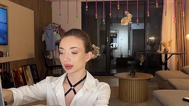 Jolienne online show from April 2026 08:28:02 PM