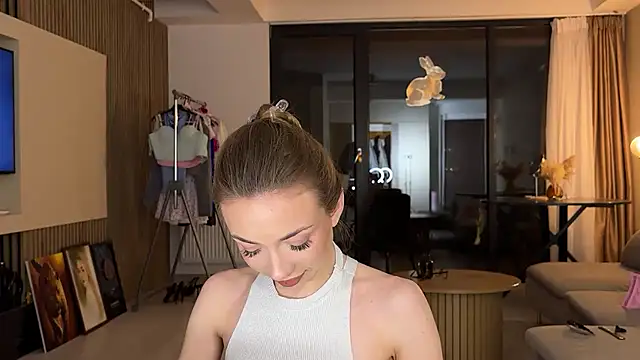 Jolienne online show from April 2026 08:39:01 PM