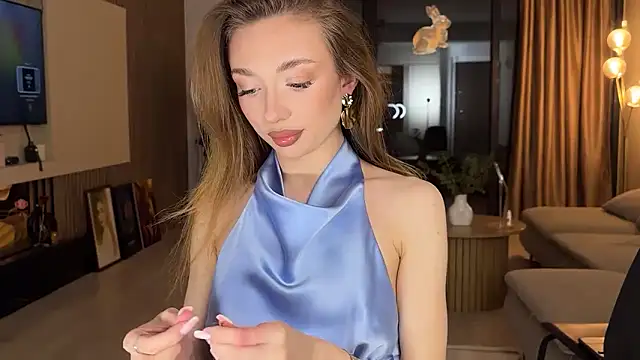 Jolienne online show from May 2026 08:15:01 PM