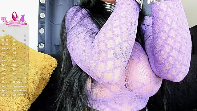 Snapshot of latinbitch chatting on November 2025 06:10:02 PM latinbitch online show from November 2025 06:10:02 PM