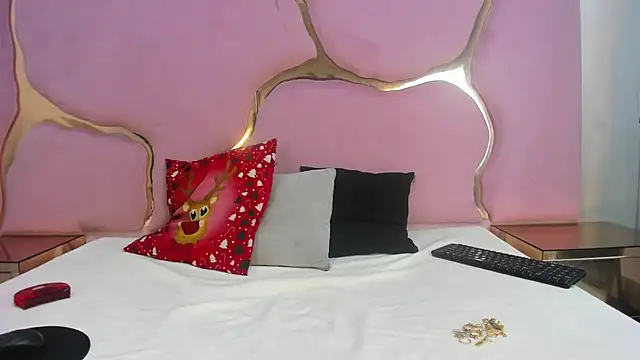 Snapshot of Aisha_Leenss chatting on December 2025 01:59:02 PM Aisha Leenss online show from December 2025 01:59:02 PM