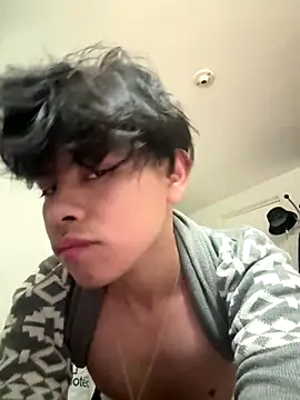 Snapshot of UzielOOO chatting on December 2025 02:50:02 AM UzielOOO online show from December 2025 02:50:02 AM