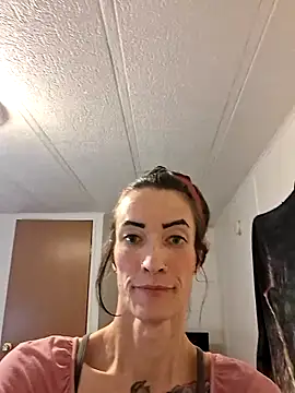 Snapshot of MaitressePomme3 chatting on November 2025 03:38:02 PM MaitressePomme3 online show from November 2025 03:38:02 PM