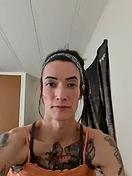 Snapshot of MaitressePomme3 chatting on November 2025 02:33:02 AM MaitressePomme3 online show from November 2025 02:33:02 AM