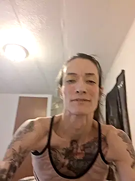 Snapshot of MaitressePomme3 chatting on December 2025 11:48:02 AM MaitressePomme3 online show from December 2025 11:48:02 AM