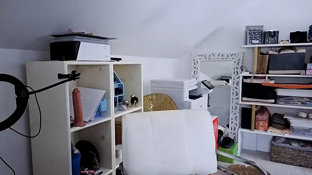 winestaindlips online show from February 2026 06:56:01 PM