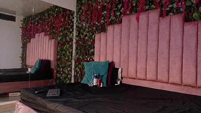 Snapshot of MiaJanss chatting on December 2025 02:55:01 PM MiaJanss online show from December 2025 02:55:01 PM