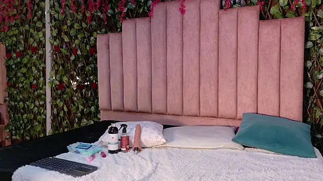 Snapshot of MiaJanss chatting on January 2026 03:05:01 PM MiaJanss online show from January 2026 03:05:01 PM