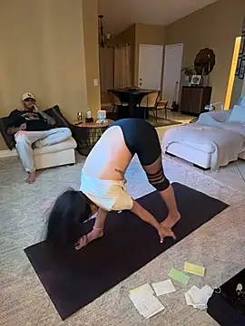 Snapshot of Entreprescrewers chatting on November 2025 06:35:02 AM Entreprescrewers online show from November 2025 06:35:02 AM