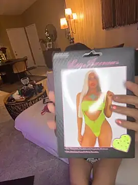 Snapshot of Entreprescrewers chatting on December 2025 07:03:02 AM Entreprescrewers online show from December 2025 07:03:02 AM