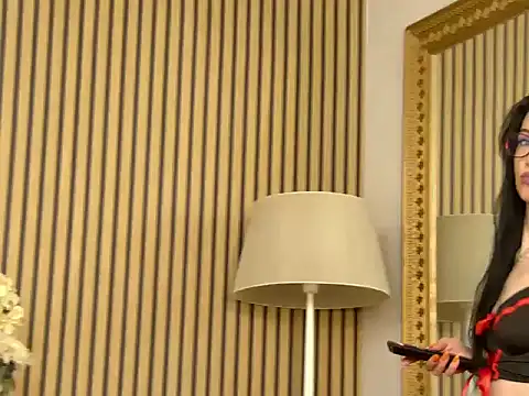 Snapshot of IvyCole chatting on December 2025 07:28:01 AM IvyCole online show from December 2025 07:28:01 AM