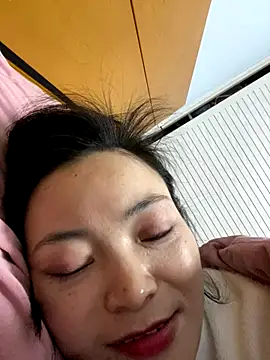 Snapshot of water-h chatting on November 2025 10:56:01 PM water-h online show from November 2025 10:56:01 PM