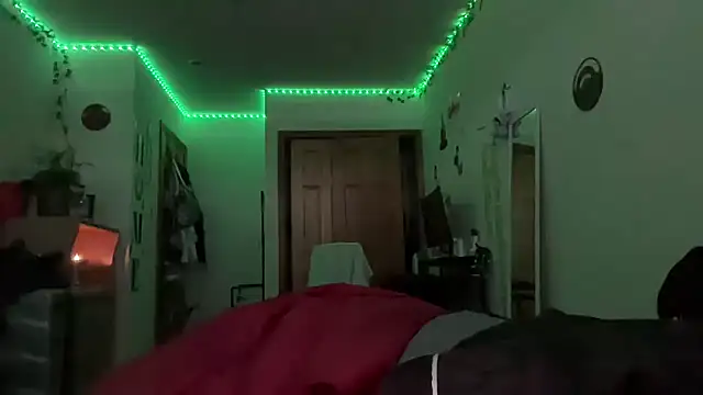 tinydaisy21 online show from December 2025 06:34:02 PM