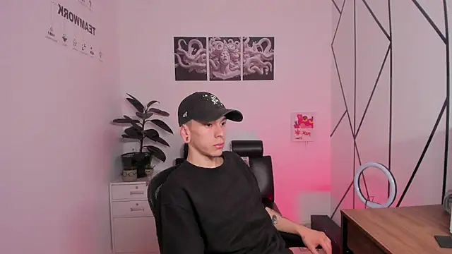 Snapshot of James_Adams_01 chatting on November 2025 01:11:01 PM James Adams 01 online show from November 2025 01:11:01 PM