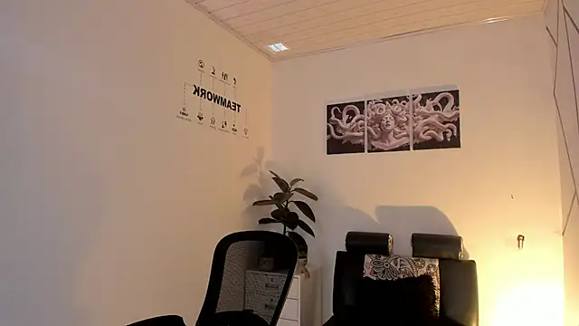 Snapshot of James_Adams_01 chatting on December 2025 12:25:02 PM James Adams 01 online show from December 2025 12:25:02 PM