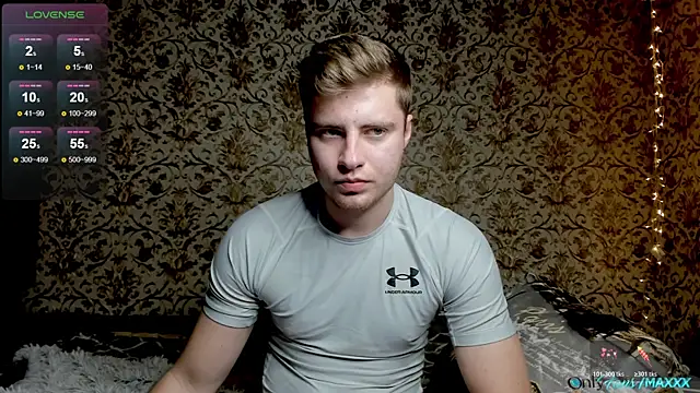 Snapshot of Maxhornyblondieman chatting on December 2025 02:04:01 PM Maxhornyblondieman online show from December 2025 02:04:01 PM