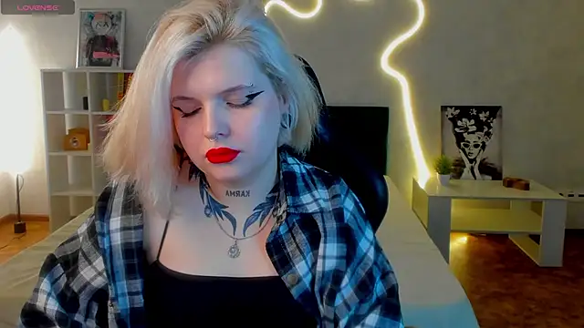 Snapshot of shadow__purrr chatting on November 2025 01:28:01 AM shadow purrr online show from November 2025 01:28:01 AM