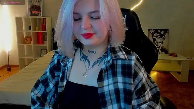 Snapshot of shadow__purrr chatting on November 2025 01:37:02 AM shadow purrr online show from November 2025 01:37:02 AM