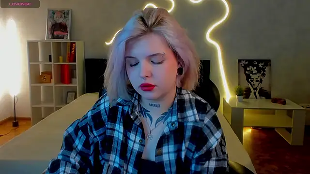 Snapshot of shadow__purrr chatting on November 2025 01:27:02 AM shadow purrr online show from November 2025 01:27:02 AM