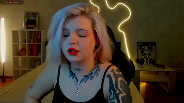 Snapshot of shadow__purrr chatting on November 2025 01:16:01 AM shadow purrr online show from November 2025 01:16:01 AM